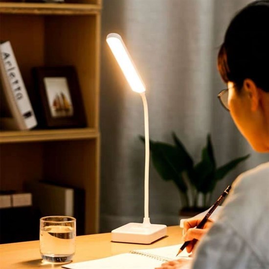 İnce Uzun USBli Dokunmatik 3 Kademeli 360 Derece Özel Göz Korumalı led Lityum Masa Lambası (4812)