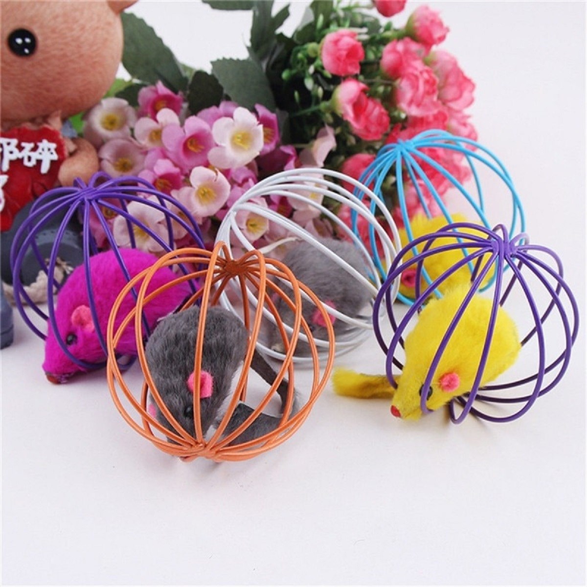 Renkli Metal Kafesli Peluş Fareli Kedi Köpek Oyuncağı Oyun Topu 6 cm (4812) Renkli Metal Kafesli Peluş Fareli Kedi Köpek Oyuncağı Oyun Topu 6 cm (4812)