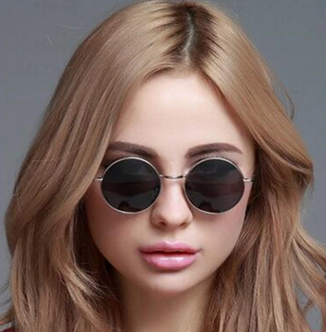 Yuvarlak Cam John Lennon Tarzı Gümüş Çerçeveli Siyah Gözlük (4812) Yuvarlak Cam John Lennon Tarzı Gümüş Çerçeveli Siyah Gözlük (4812)