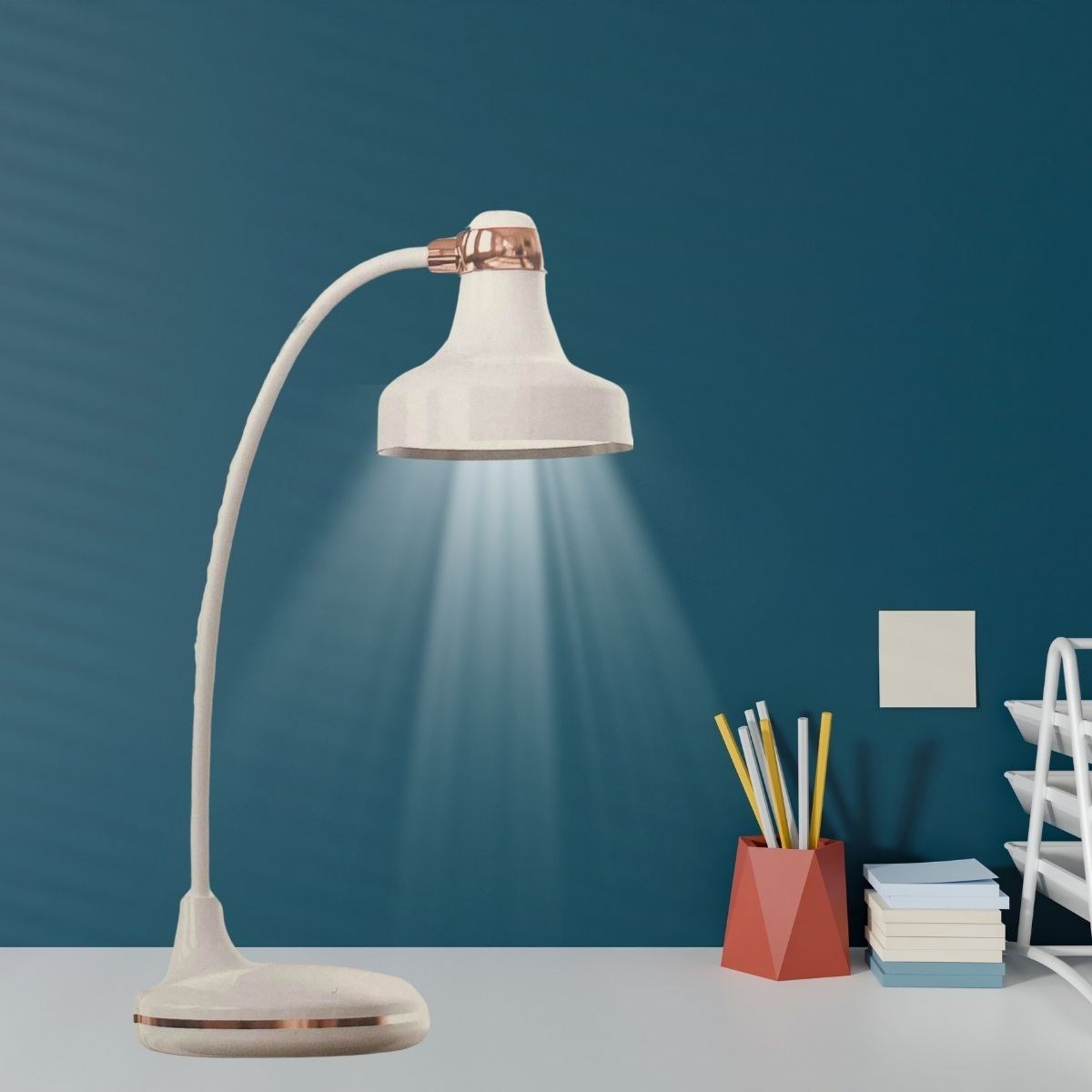 Dokunmatik 3 Farklı LED Işıklı Çalışma Masası Üstü Lamba (4812)