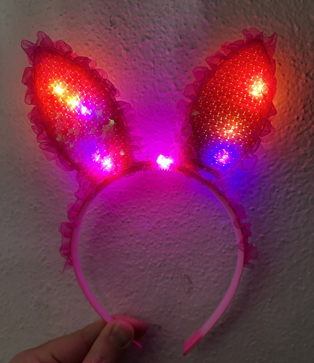 Kenarları Dantelli Fuşya Pullu Payetli Led Işıklı Tavşan Kulak Taç 23x19 cm (4812)