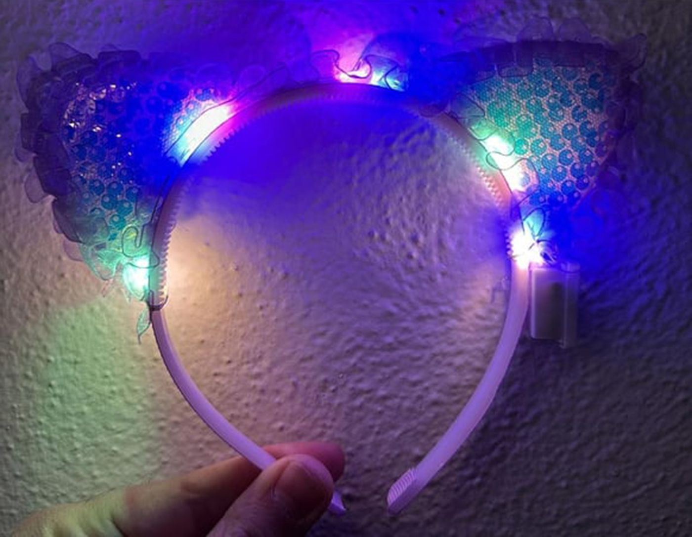 Kenarları Dantelli Mor Pullu Payetli Led Işıklı Kedi Kulak Taç 17x19 cm (4812)