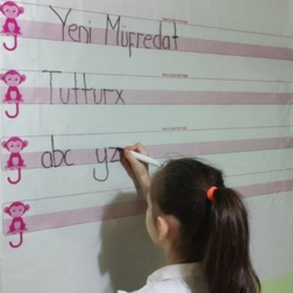 Kılavuz Çizgili Akıllı Kağıt Yazı Tahtası Duvarda İz Bırakmaz Statik Yeni Müfredata Uygun 100x56cm (4812) Kılavuz Çizgili Akıllı Kağıt Yazı Tahtası Duvarda İz Bırakmaz Statik Yeni Müfredata Uygun 100x56cm (4812)