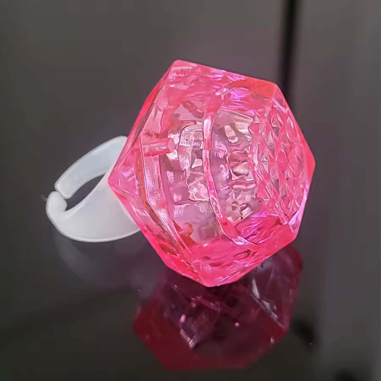 Kristal Tasarımlı Led Glow Işıklı 3 Modlu Pembe Yüzük 3.5 x 5 cm (4812)