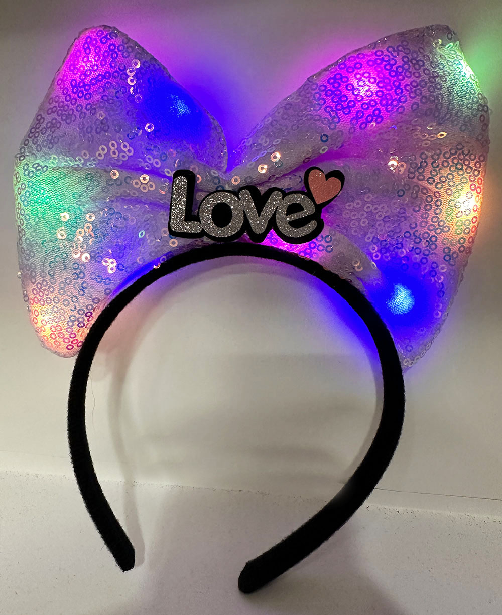 Led Işıklı 3 Farklı Fonksiyonda Yanan Gümüş Love Yazılı Lila Fiyonk Taç 20X17 cm (4812)