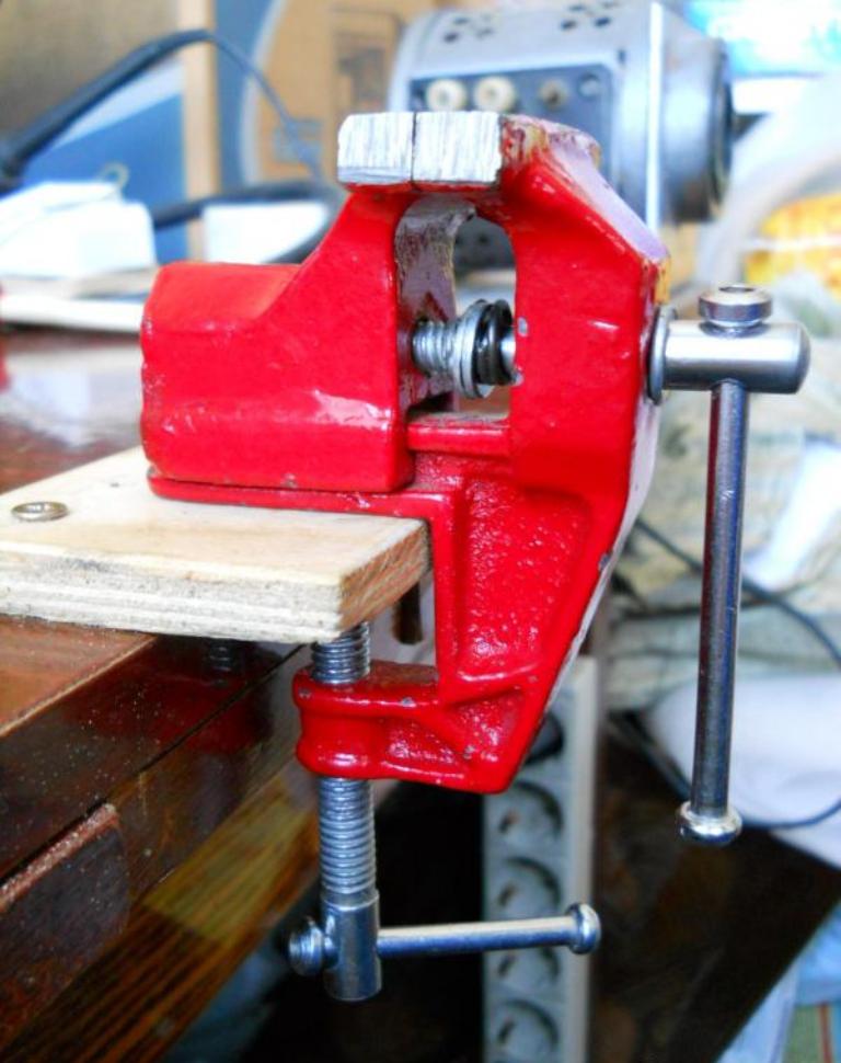 Mengene 70mm Mini Masa Mengenesi İşkence (4812) Mengene 70mm Mini Masa Mengenesi İşkence (4812)